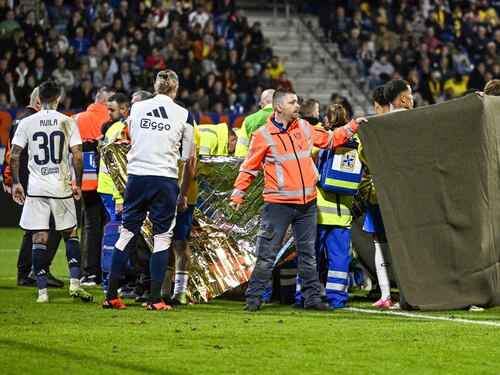 Un colpo alla testa e il portiere resta a terra privo di sensi: choc e lacrime in campo in Olanda