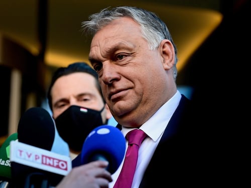 Una resa sul petrolio e un trucco sul gas. Tra Europa e Russia balletto di sanzioni