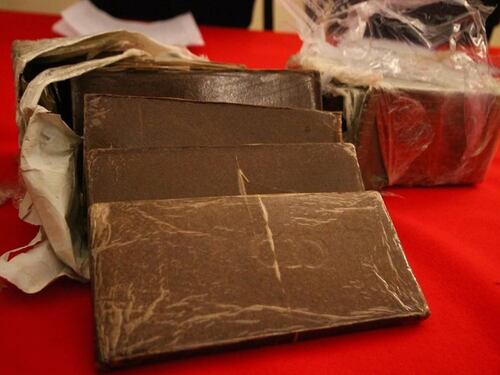 Genova, macedone nasconde droga nel regalo la per fidanzata