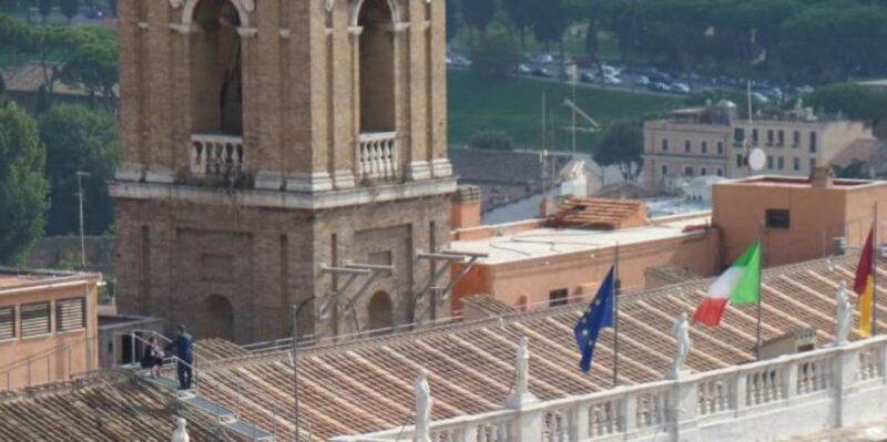Virginia Raggi beccata sul tetto del Campidoglio 1