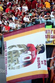 Stadio Olimpico gremito per l'ultima partita di Francesco Totti 1