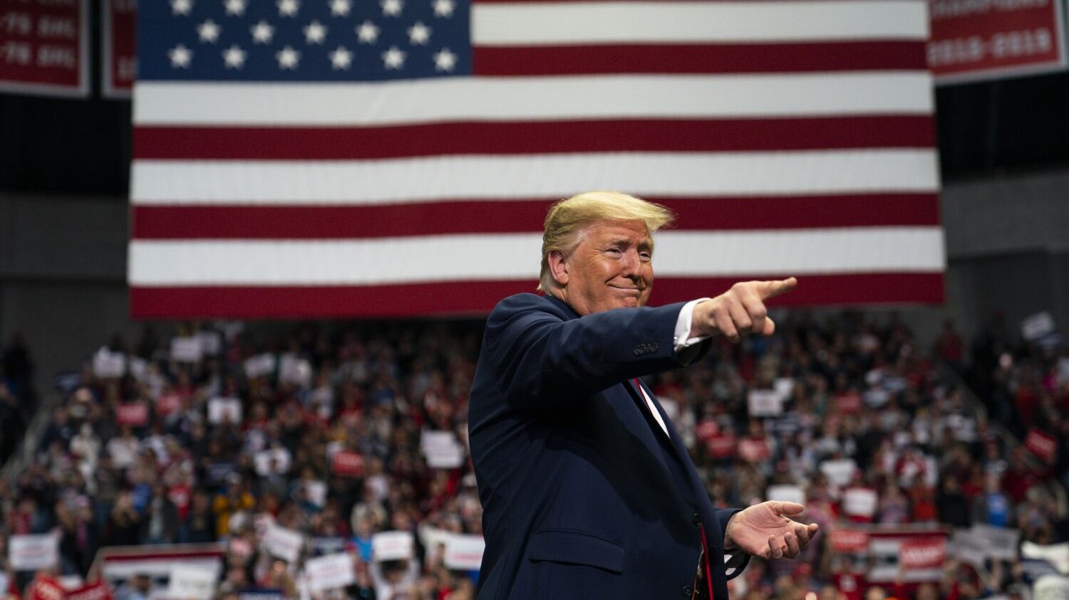 Coronavirus, l'allarme di Trump: "Può durare fino ad agosto. Rischiamo recessione"