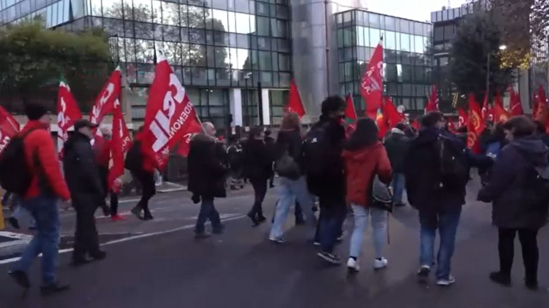 Artisti in piazza, la sinistra fa gli scongiuri