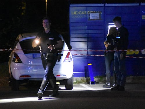 Donna aggredita e due investiti. Follia a Reggio, giovane fermato