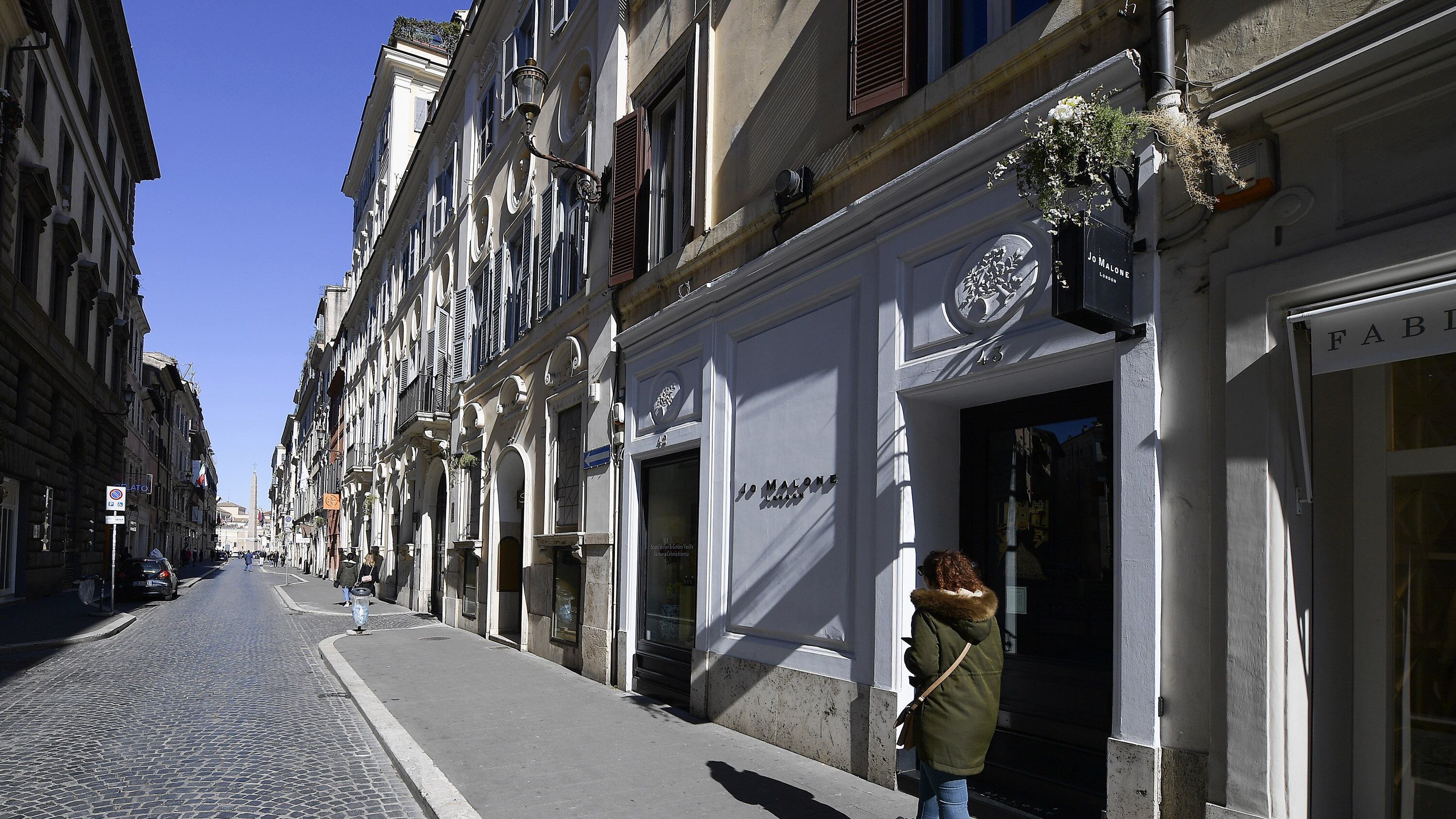 I papi, Sileno e Fellini: il fascino misterioso di via del Babuino a Roma