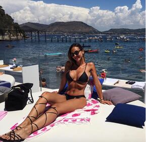 Sarah Nile hot, bikini e paella 3