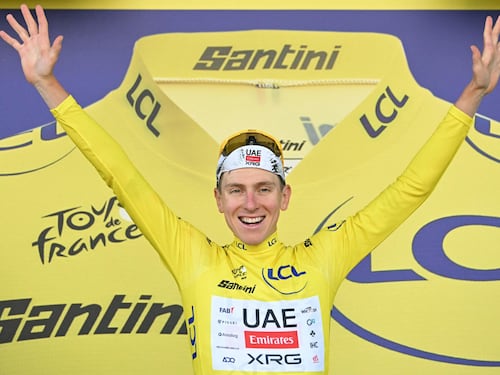 Una crono per due. Evenepoel vince. Pogacar in giallo