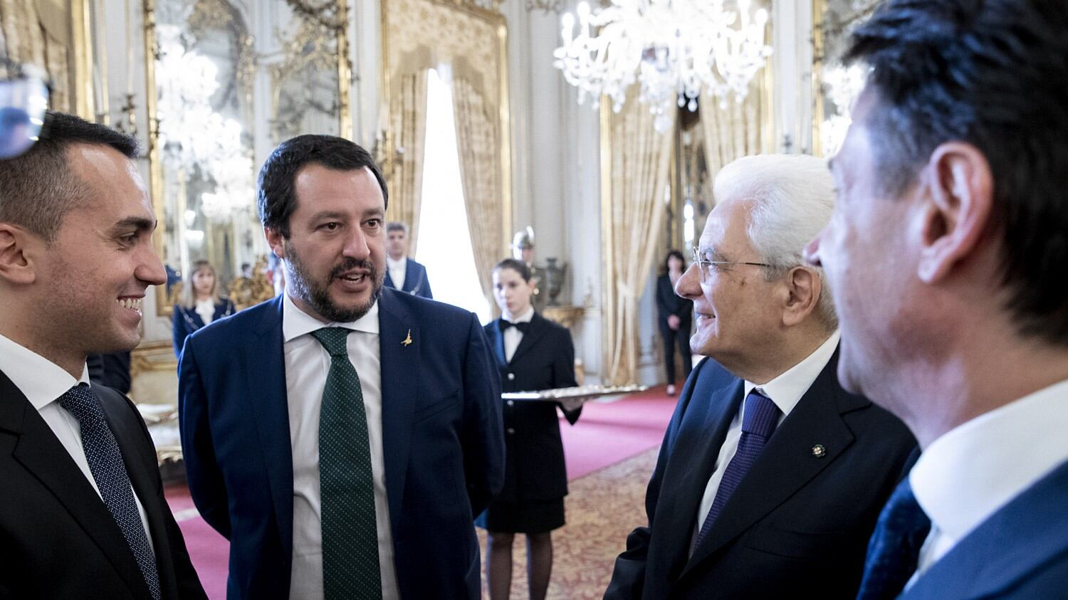 Il governo Conte ha giurato. E Mattarella rassicura l'Ue