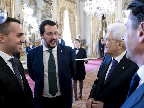 Il governo Conte ha giurato. E Mattarella rassicura l'Ue