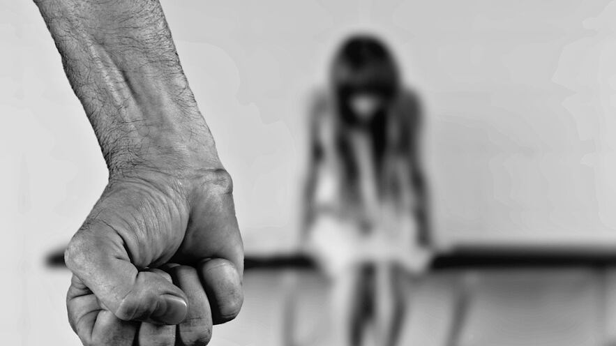 Violenza sulla moglie e non farà neanche un giorno in galera