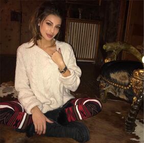Cristina Buccino, scollatura hot a cena 30