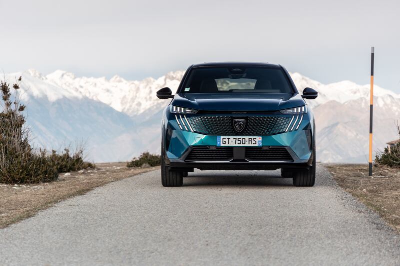 Peugeot e-3008: guarda tutte le foto 9