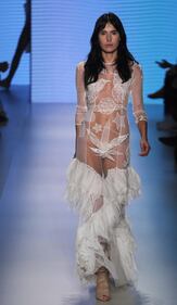 Trasparenze e corpi semi nudi alla Fashion Week di San Paolo 1