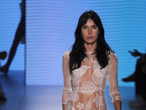 Trasparenze e corpi semi nudi alla Fashion Week di San Paolo