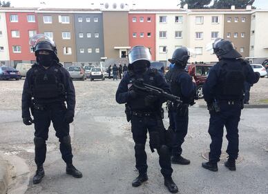 I gendarmi entrano in azione a Trèbes 6