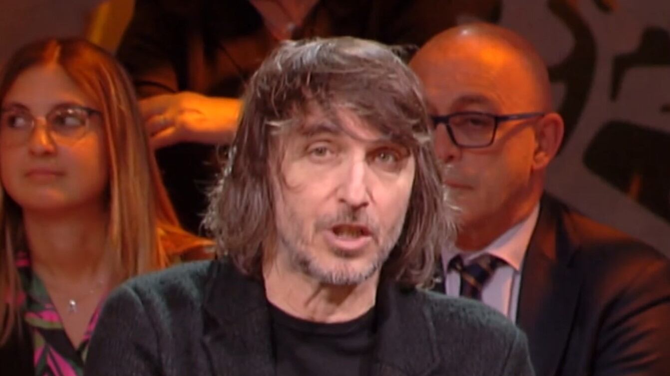 "Divento una belva": Cruciani scatenato contro le occupazioni dei rom
