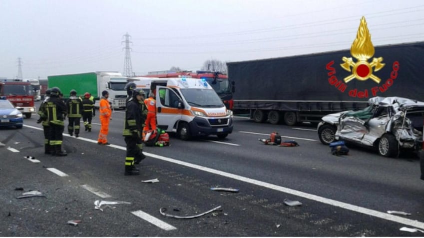 82enne in contromano in autostrada: mosrte 4 persone