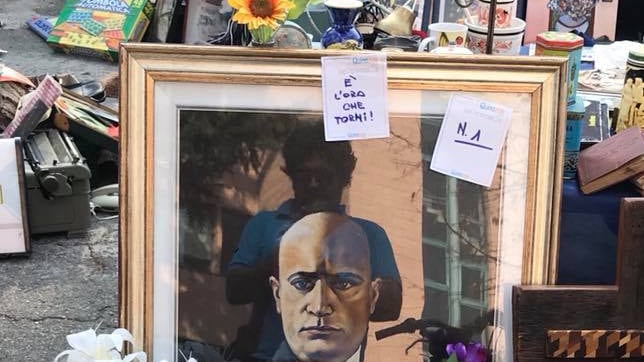 Vende ritratto del Duce: sospeso dal mercatino