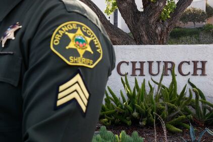 Sparatoria in una chiesa della California, arrestato un uomo di 60 anni 7