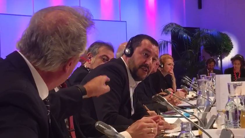 "Mer..." e sbatte il microfono. Scontro tra Salvini e Asselborn