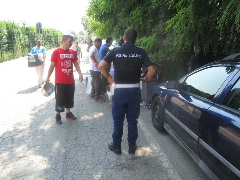 Nel suk della merce illegale ​anche i vigili non entrano 1