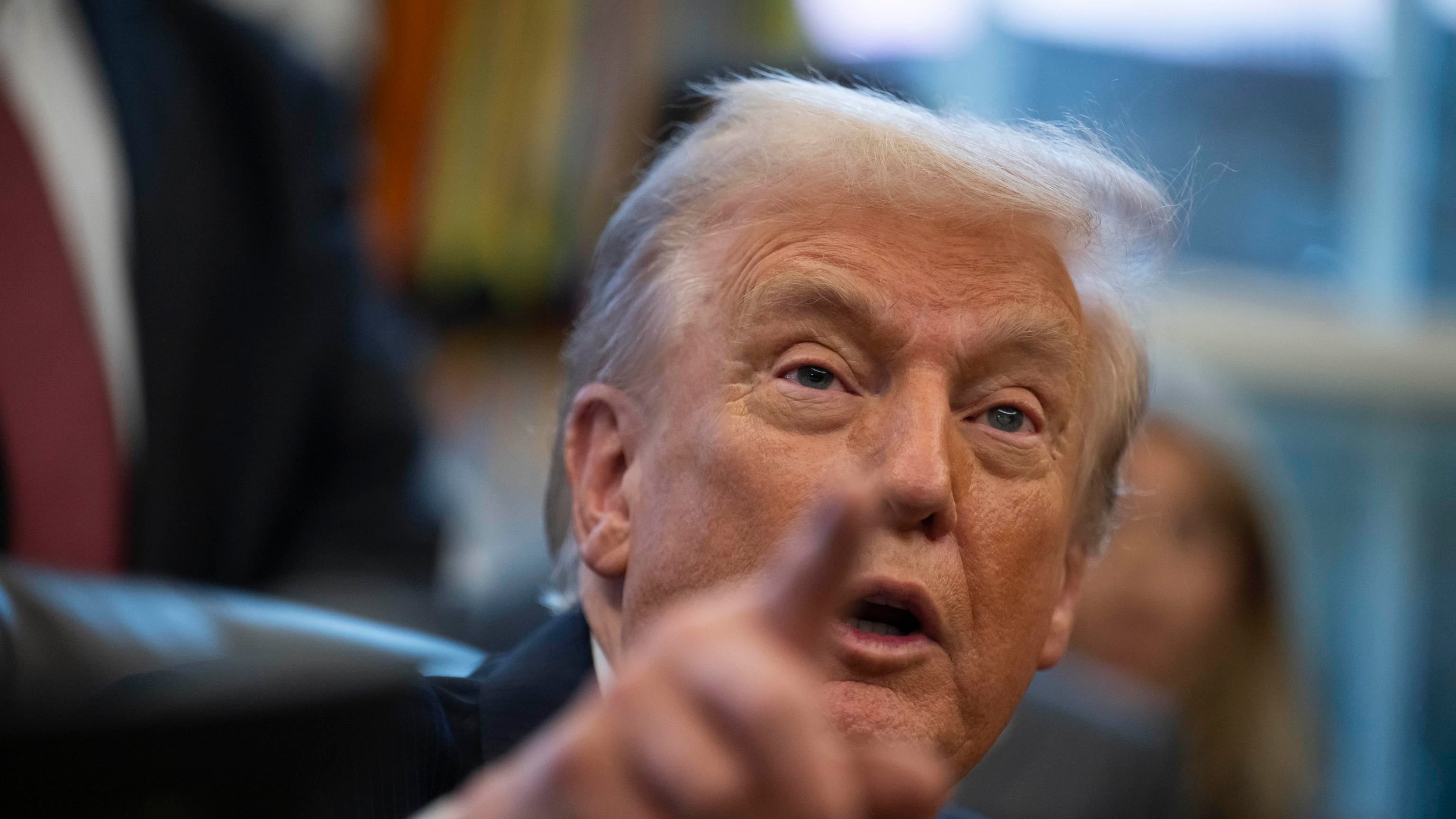 La Bbc nella bufera. Trump chiede i danni. "Causa da 1 miliardo se non rettificano"