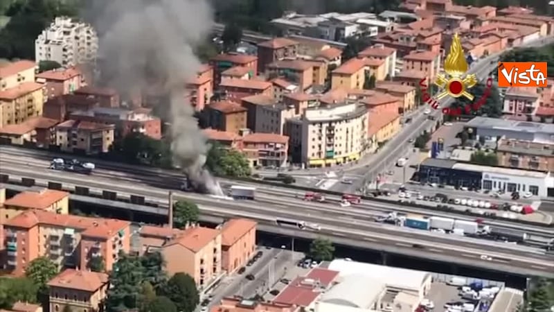 Inferno sulla A14: le foto dall'elicottero 2