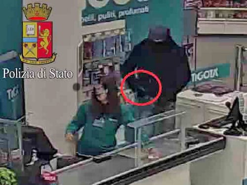 Milano, preso il rapinatore dalle mani grandi