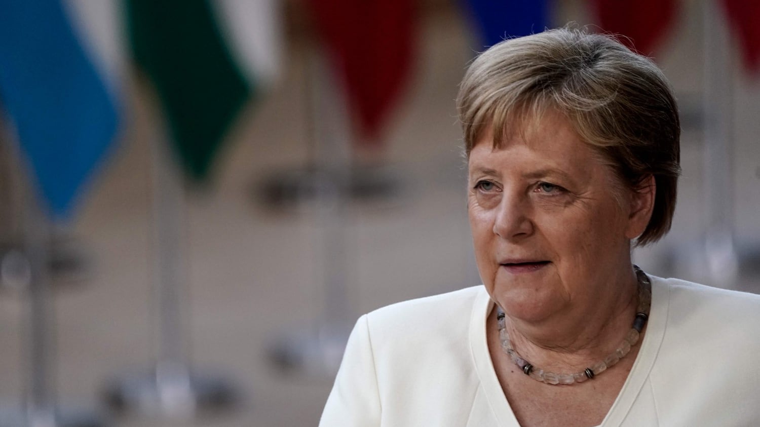 La Merkel a gamba tesa: "Spiegate i fondi russi..."