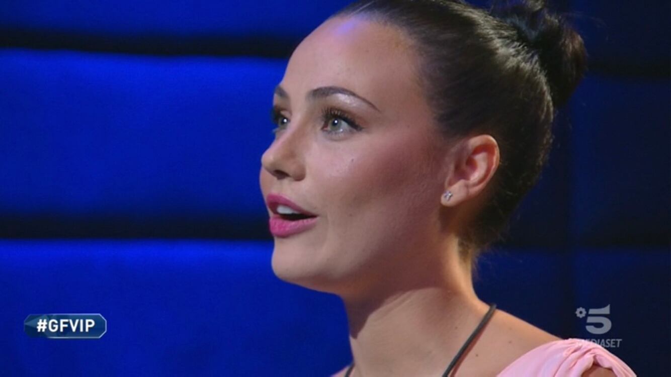Gf Vip, Adua Del Vesco ha un ritardo nella Casa: "Mi sento incinta"