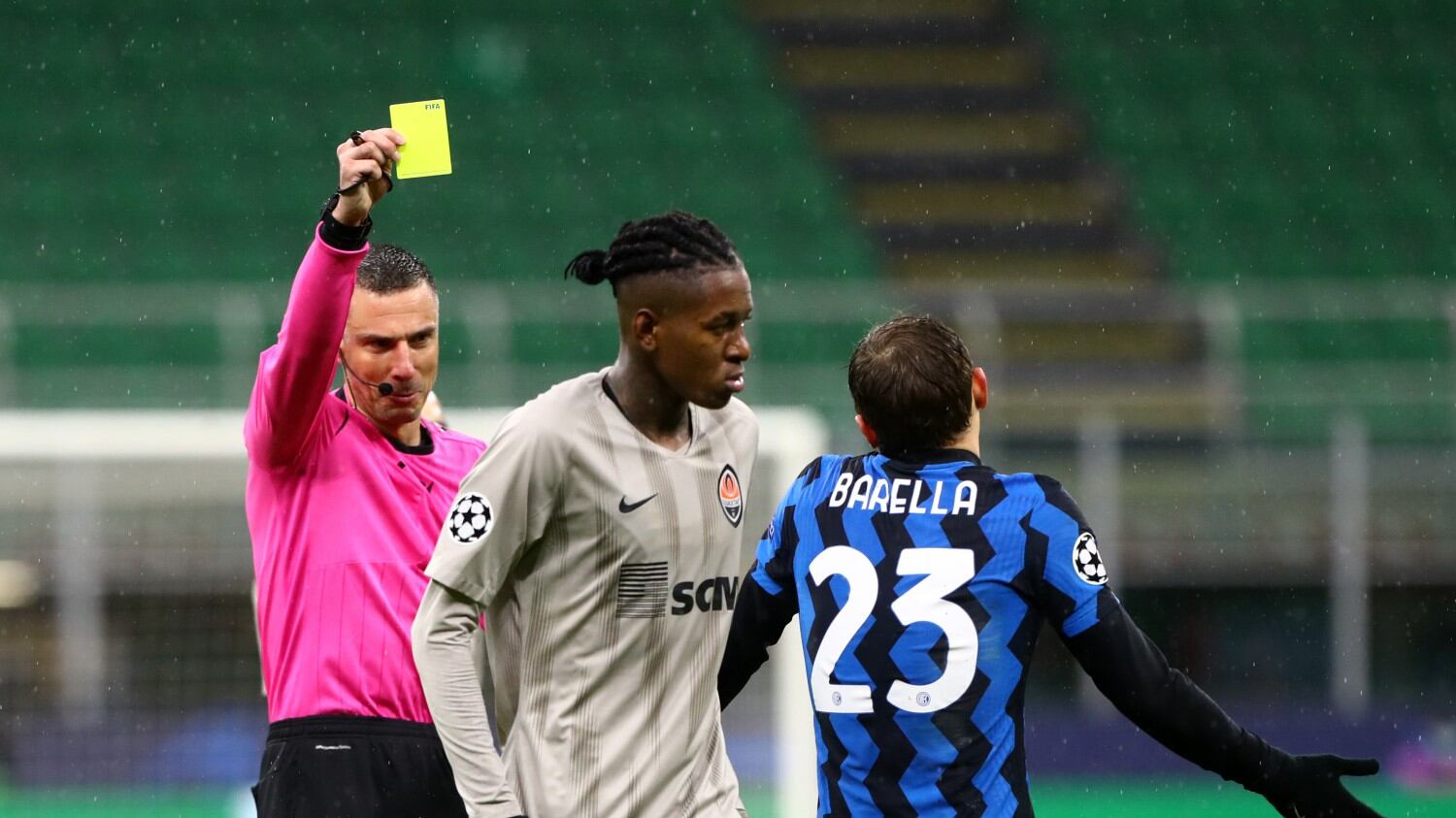 Il calcio stravolto: cambia la "regola delle regole". Tutte le novità nelle Coppe