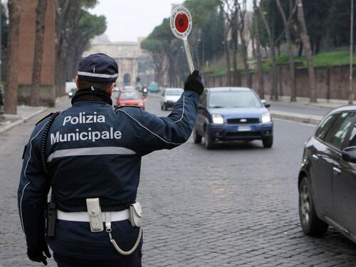 Multe "facili" per far cassa, record europeo per l'Italia: più 45,6%