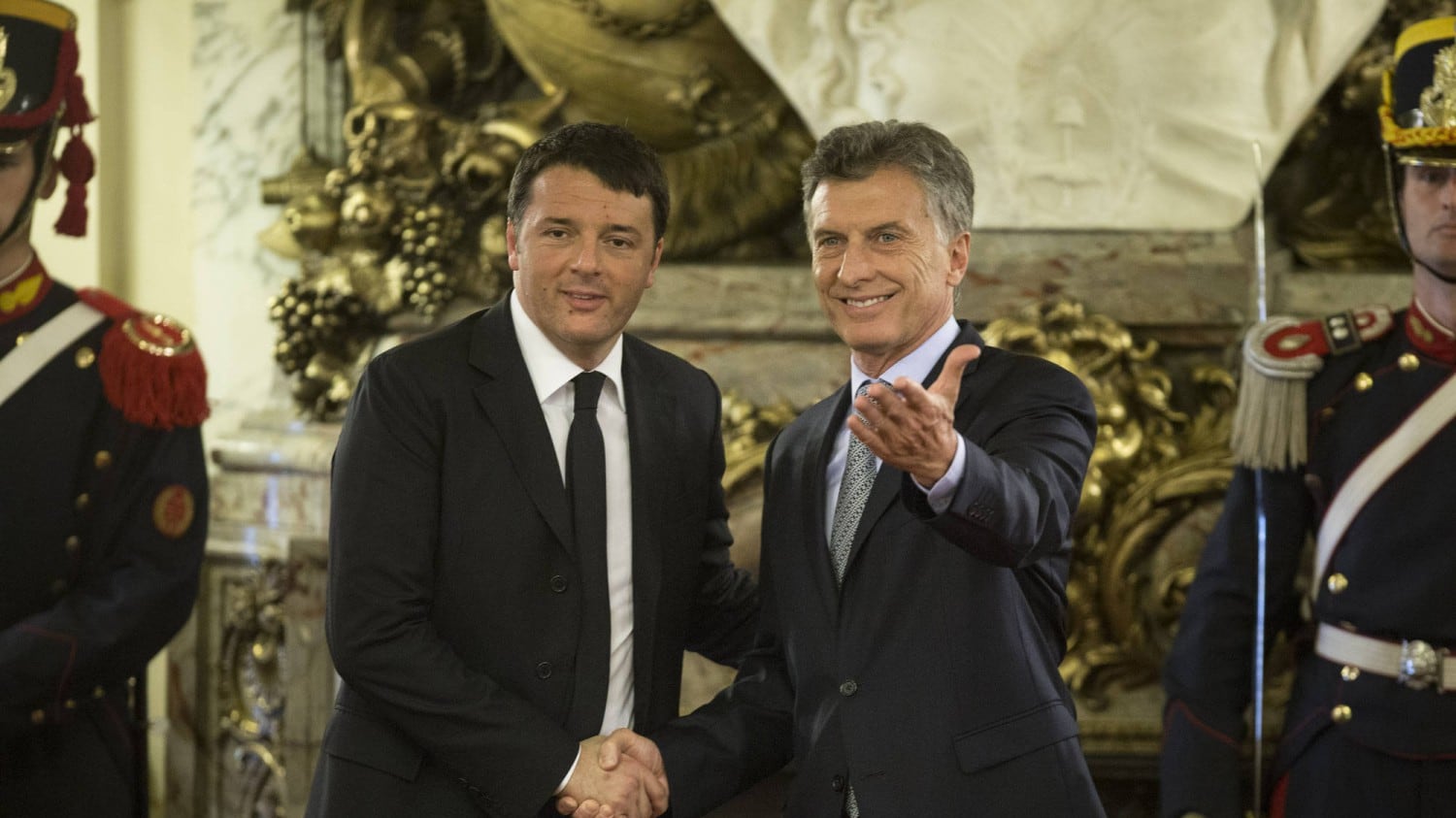 Renzi recita un testo di Borges, ma sbaglia poesia