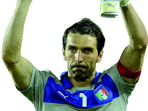 Buffon non si discute, si ama ma i difensori sono gruviera