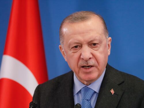 Erdogan blocca la Nato. Ma a Svezia e Finlandia la garanzia di Biden: "Voi difesi se aggrediti"