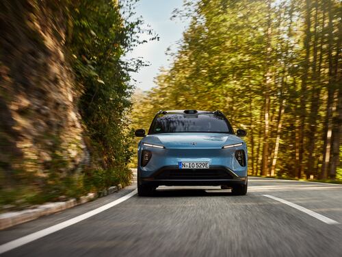 NIO EL6, il Suv elettrico che cambia la batteria in soli 5 minuti
