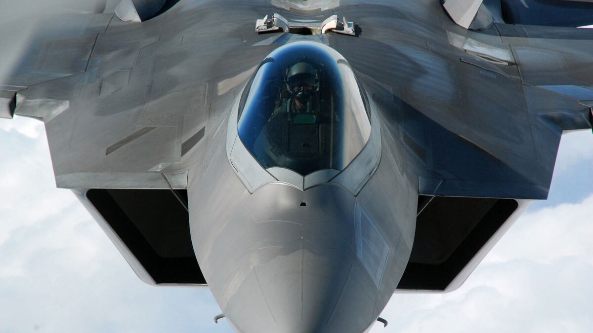 Stati Uniti, schierato squadrone di F-22 Raptor in Europa