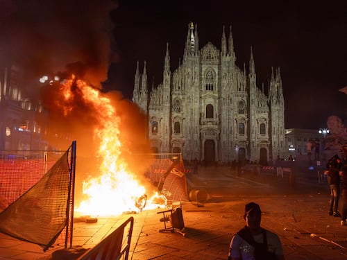 La rivolta di 200 prof: “I sindacati non diano soldi alla piazza”