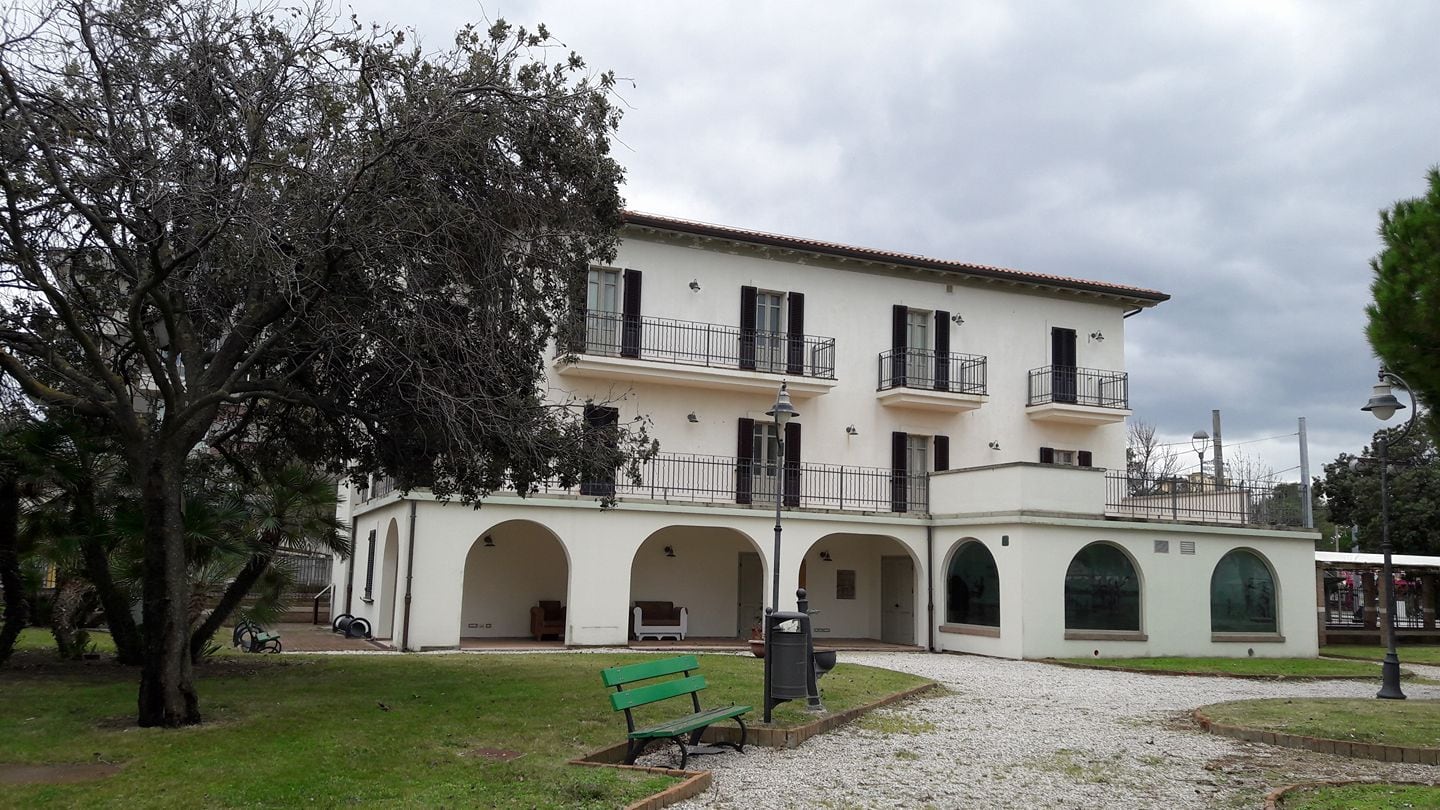 Riccione, protesta delle donne Pd: "Basta matrimoni nella villa di Mussolini"