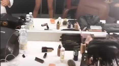 Belen Rodriguez in lingerie nei camerini di Colorado