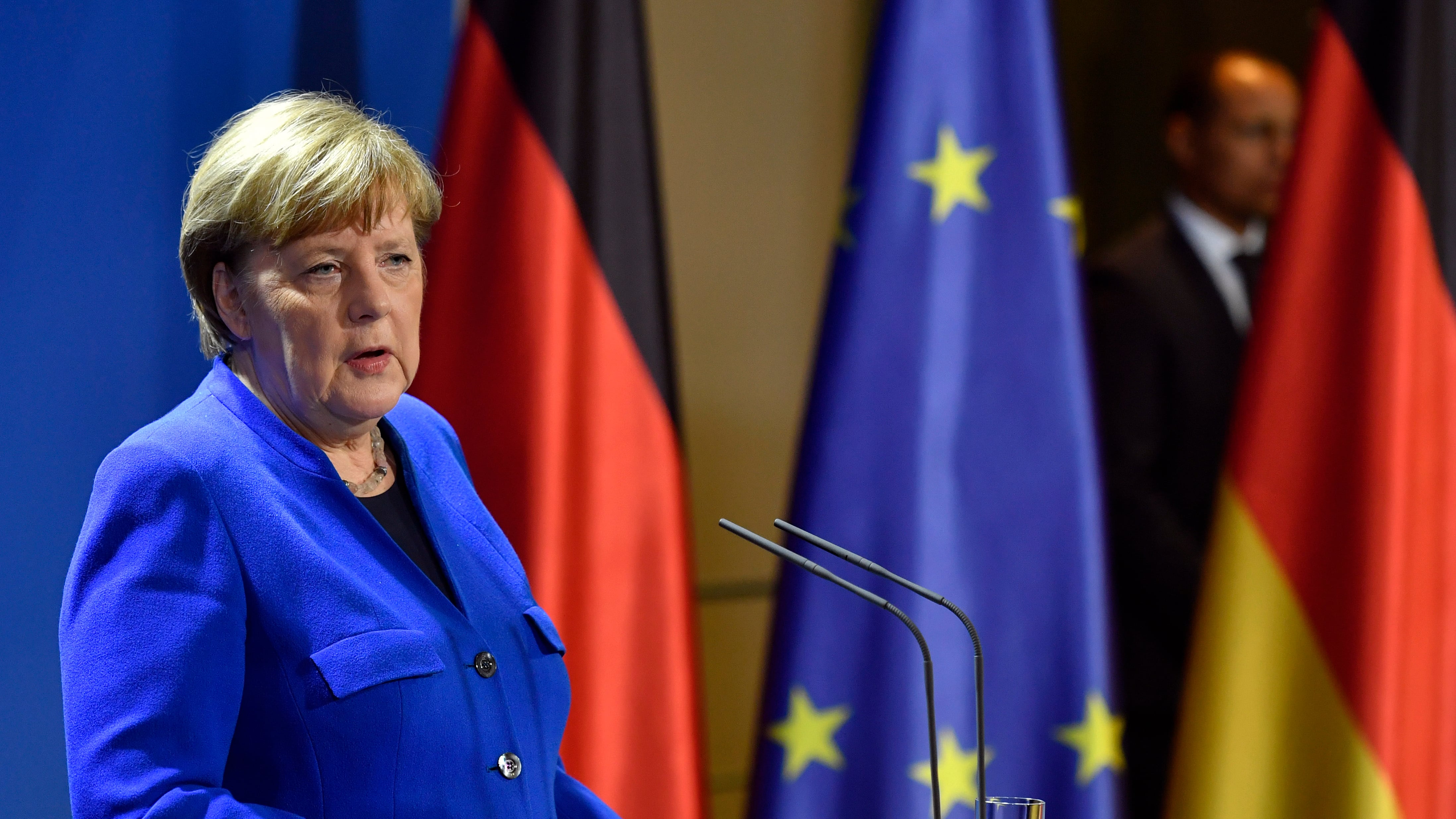 La Merkel carica il bazooka: "Alle imprese 50mila euro"