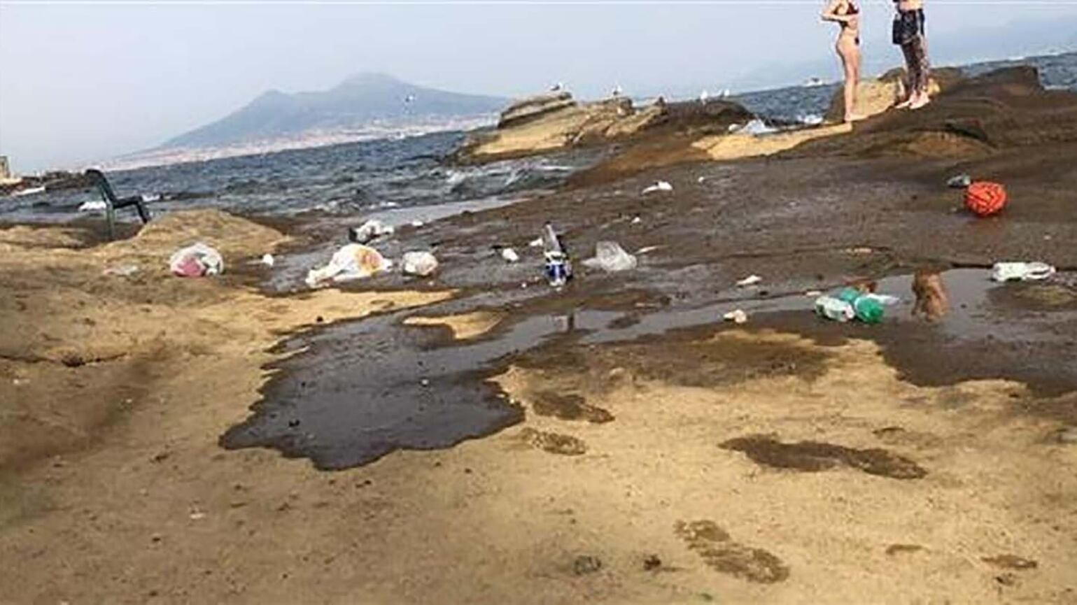 Tutti al mare, ma quanto ci costa il bagno selvaggio?