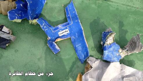 Le prime foto dei rottami ​del volo Egyptair 5