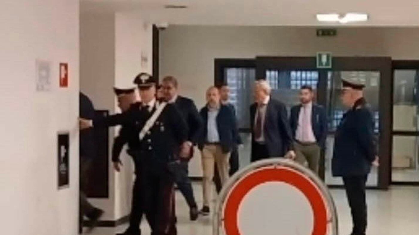 Le carte di Toti per tornare libero. Ma arriva una nuova accusa: falso