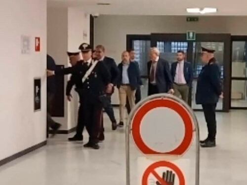 Le carte di Toti per tornare libero. Ma arriva una nuova accusa: falso