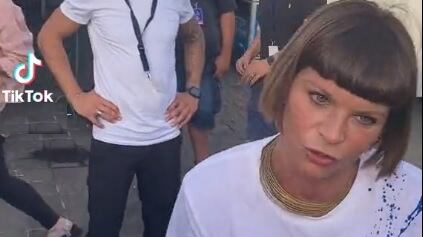 "Niente autografo". Alessandra Amoroso finisce nella bufera