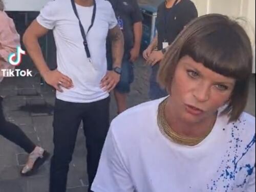 "Niente autografo". Alessandra Amoroso finisce nella bufera