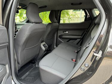 Dacia Duster 2024: guarda la gallery del SUV 4x4 mild-hybrid 16