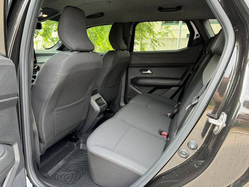Dacia Duster 2024: guarda la gallery del SUV 4x4 mild-hybrid 16
