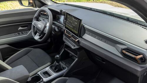 Nuova Dacia Duster 2024, guarda tutte le foto 14